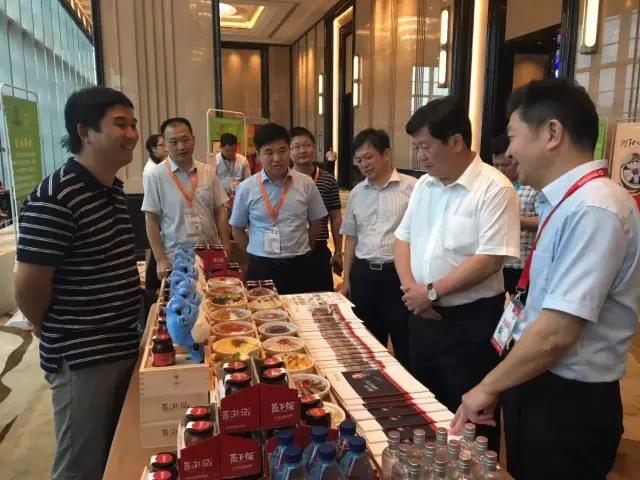 全國政協(xié)副主席齊續(xù)春，湖南省委副書記、省長許達(dá)哲，商務(wù)部副部長王炳南，湖南省委常委、長沙市委書記胡衡華，副省長何報翔，省商務(wù)廳廳長徐湘平等許多重要領(lǐng)導(dǎo)嘉賓出席了品鑒會