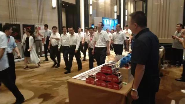 全國政協(xié)副主席齊續(xù)春，湖南省委副書記、省長許達(dá)哲，商務(wù)部副部長王炳南，湖南省委常委、長沙市委書記胡衡華，副省長何報翔，省商務(wù)廳廳長徐湘平等許多重要領(lǐng)導(dǎo)嘉賓出席了品鑒會